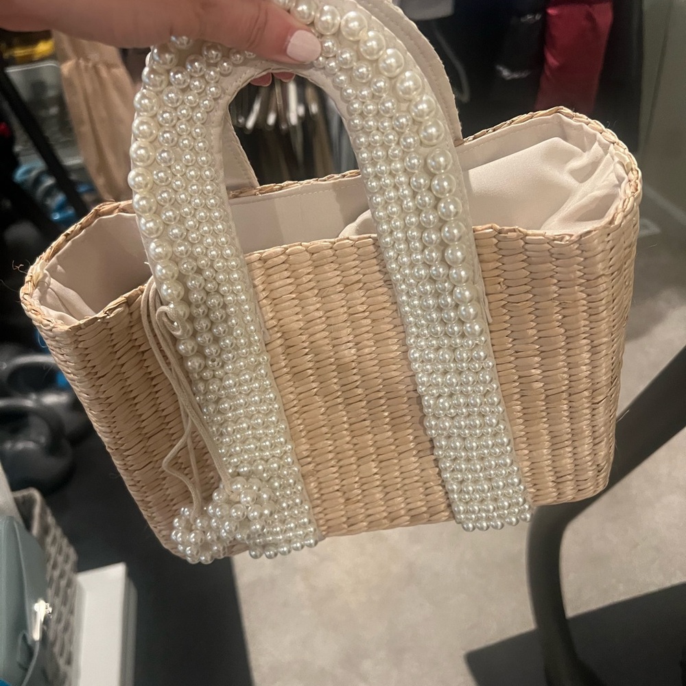 Pearl-Handle Woven Tote Bag in Natural Straw - Picture 2 of 8